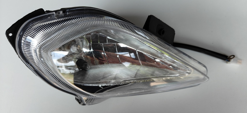 Headlight RHS (WilB){8M3B02}